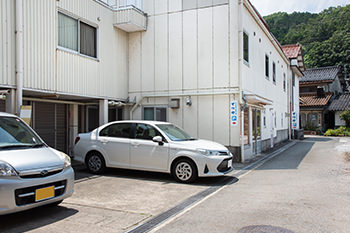 てつや専用駐車場