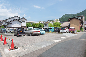 てつや専用駐車場